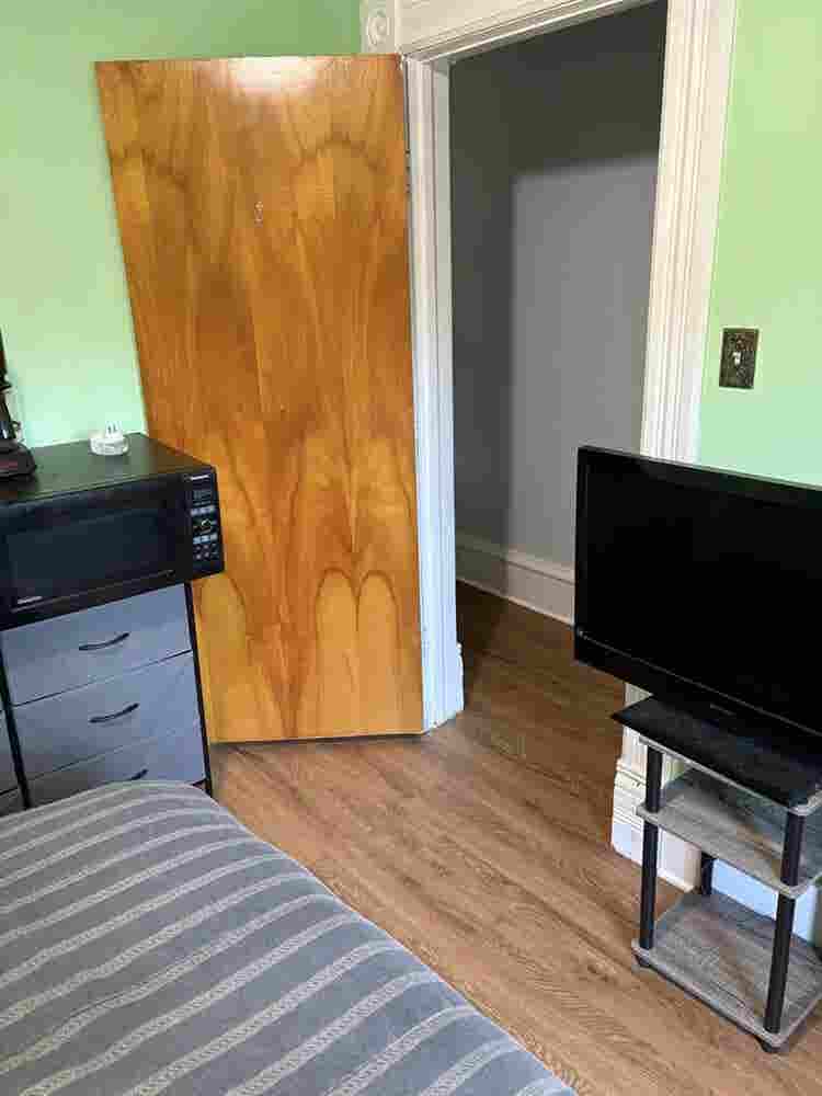 Room for rent for male housemate