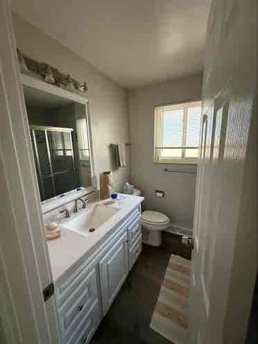 ISO Roommate for  bath