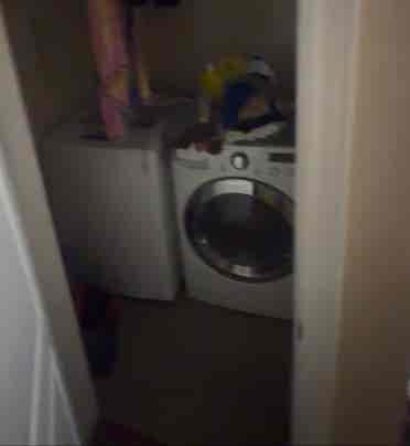 2 girls looking for roommate