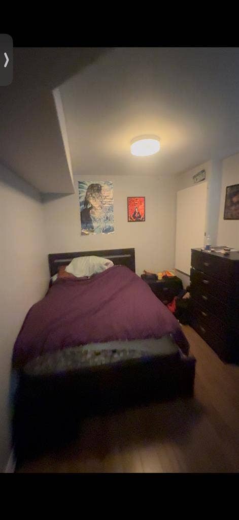2girls looking for a roomm
ate