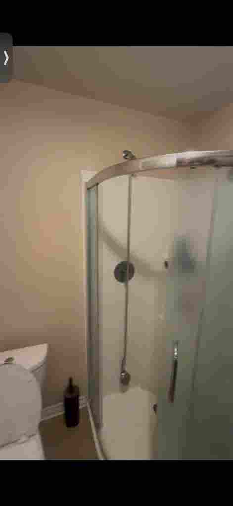2girls looking for a roommate