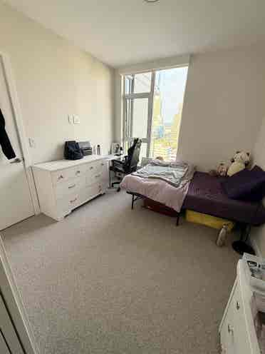 Looking for a female flatmate