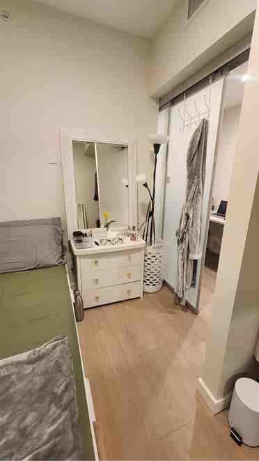 Looking for a female flatmate
