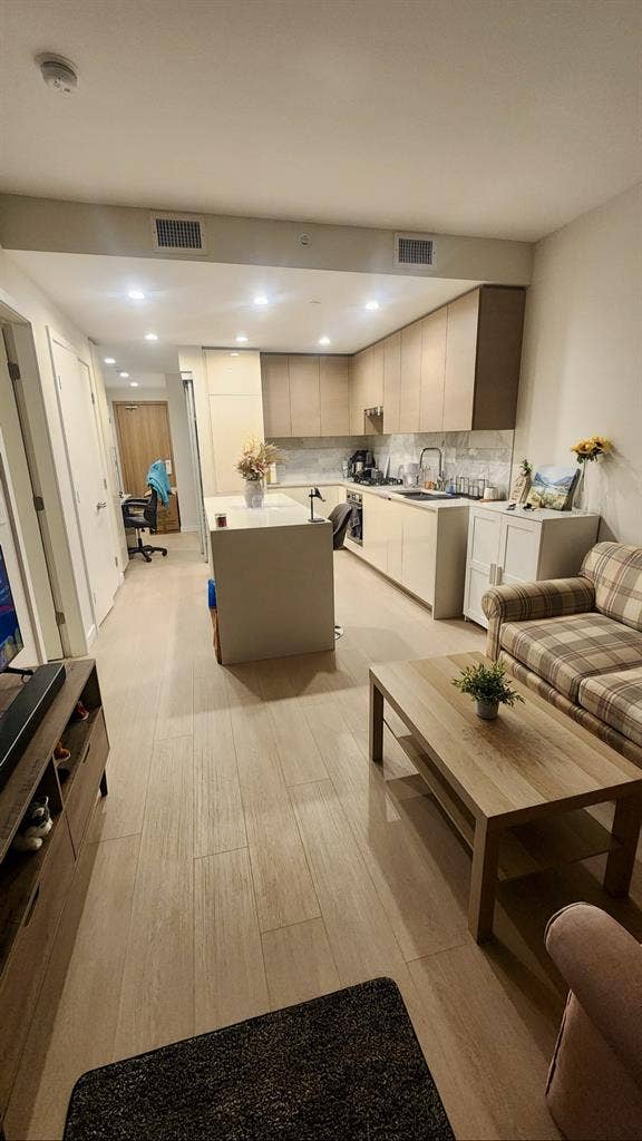 Looking for a female flatmate