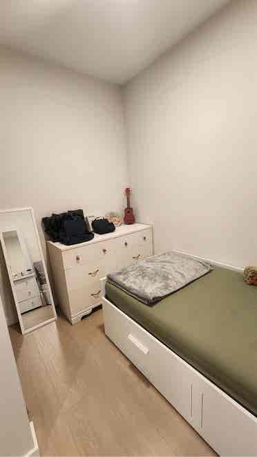 Looking for a female flatmate