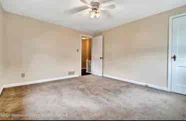 Room available in Edison