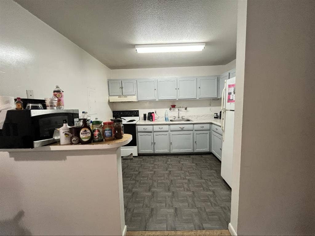 Single Room Available in 2BHK Apart
