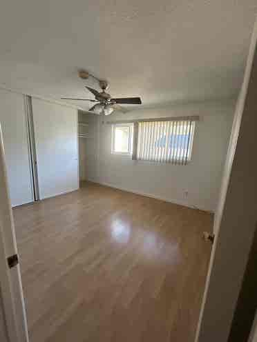 Room for Rent in Burbank - Females