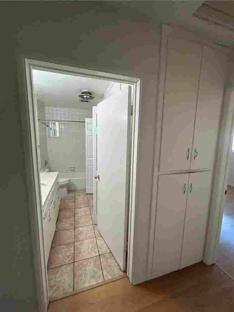 Room for Rent in Burbank - Females