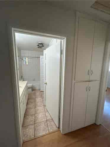 Room for Rent in Burbank - Females