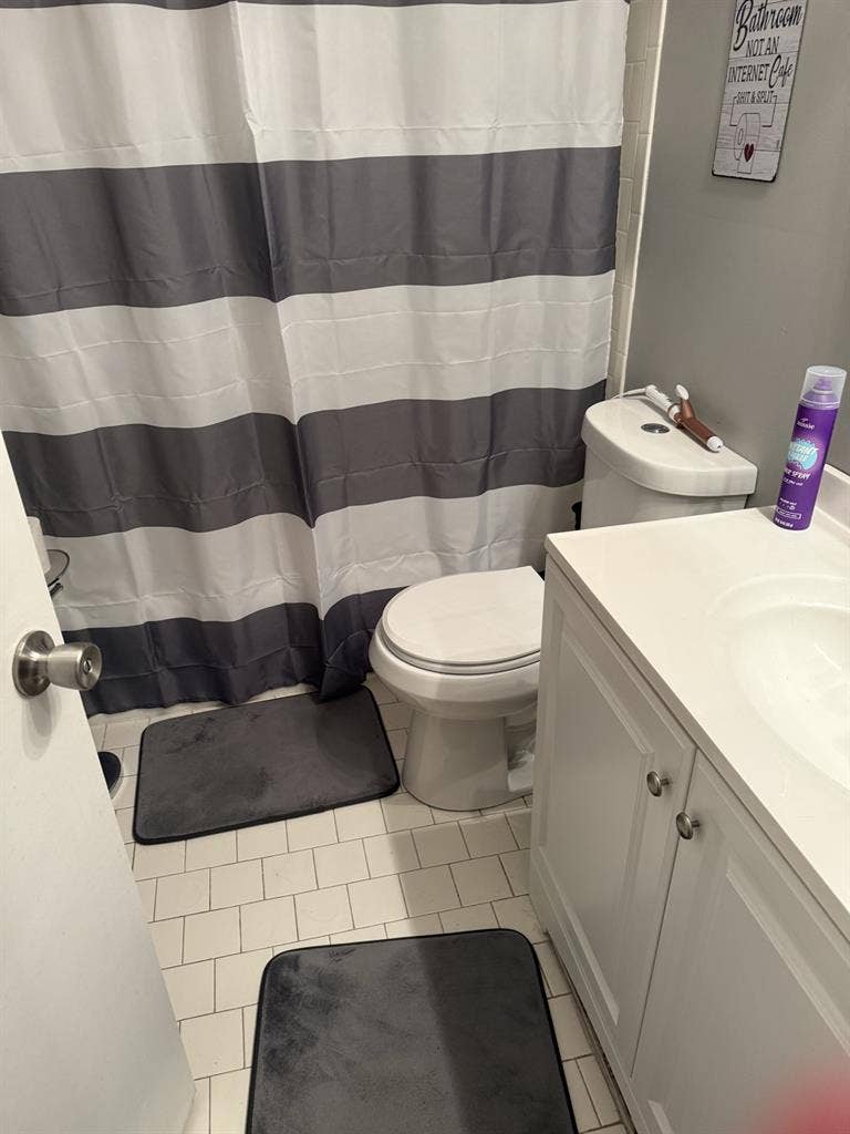 1BR personal hall bath.
pics soon