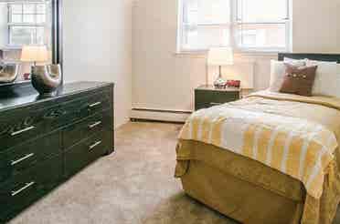 Beautiful clean bedroom for rent.