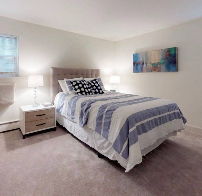 Beautiful clean bedroom for rent.