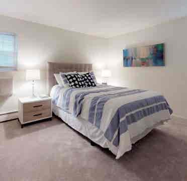 Beautiful clean bedroom for rent.