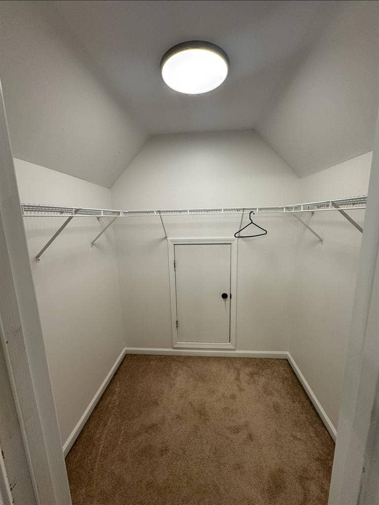 Room w/ Private Bathroom in Mansion