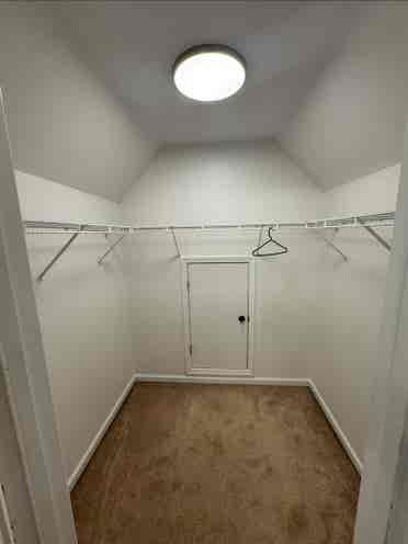 Room w/ Private Bathroom in Mansion