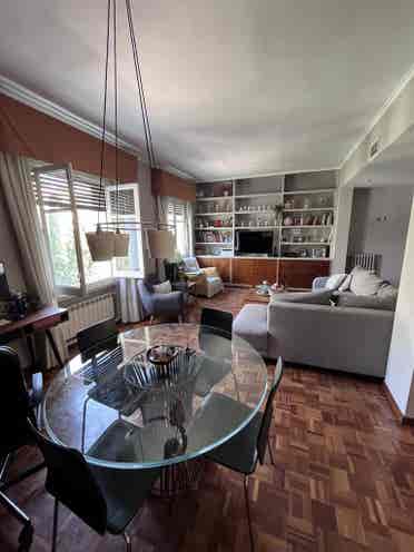 Bright double room in Guindalera