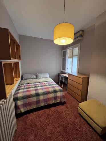 Bright double room in Guindalera