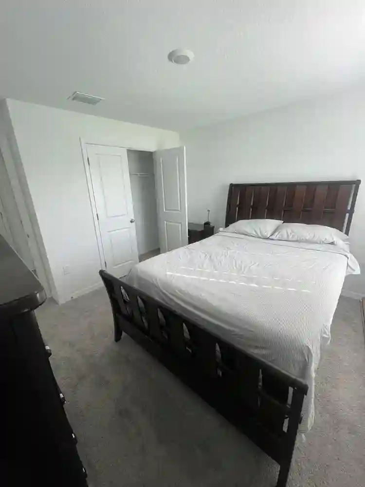 Private bedroom and bathroom rental