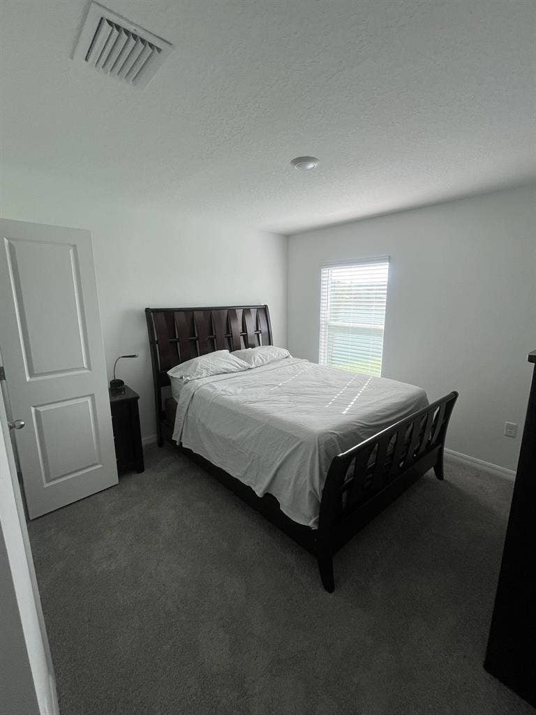 Private bedroom and bathroom rental