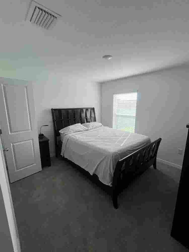 Private bedroom and bathroom rental