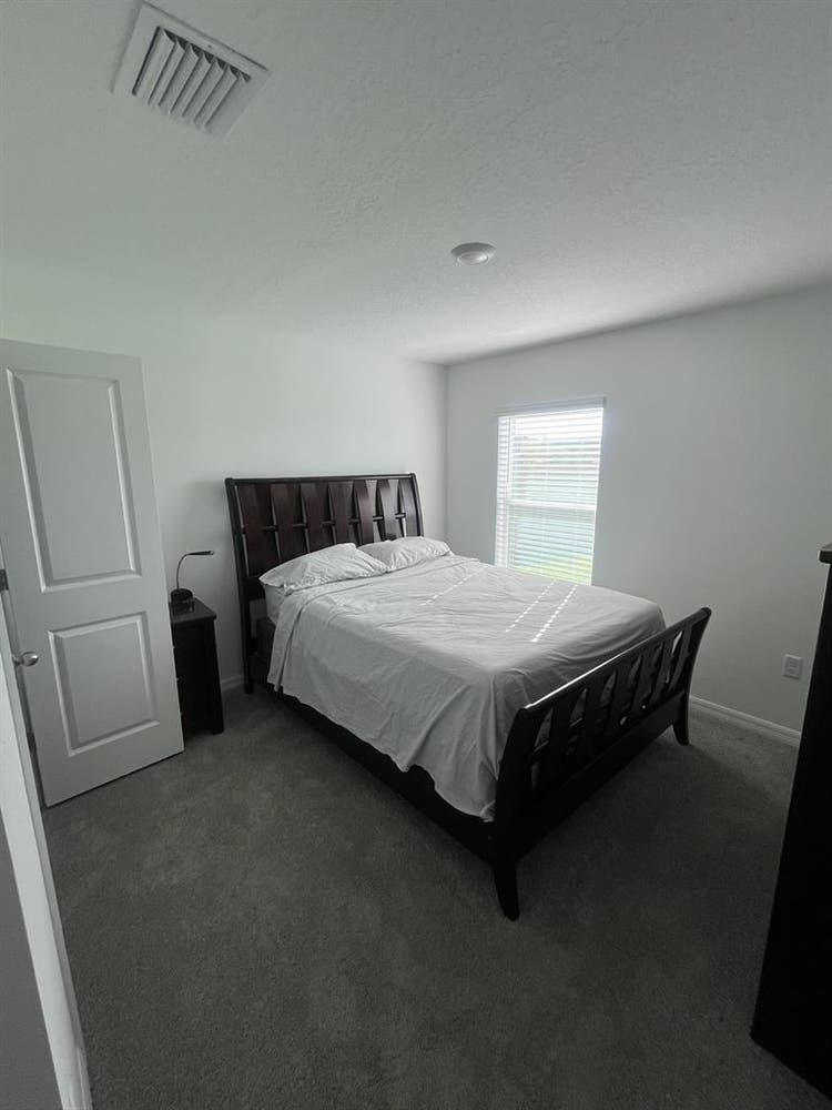 Private bedroom and bathroom rental