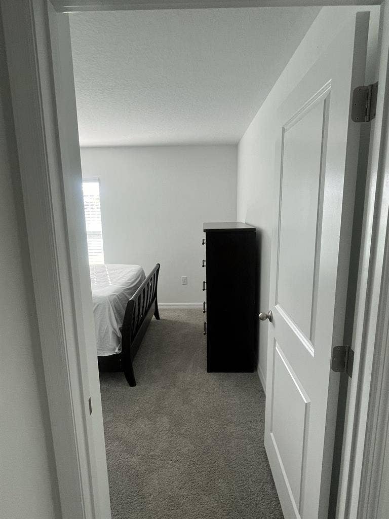 Private bedroom and bathroom rental