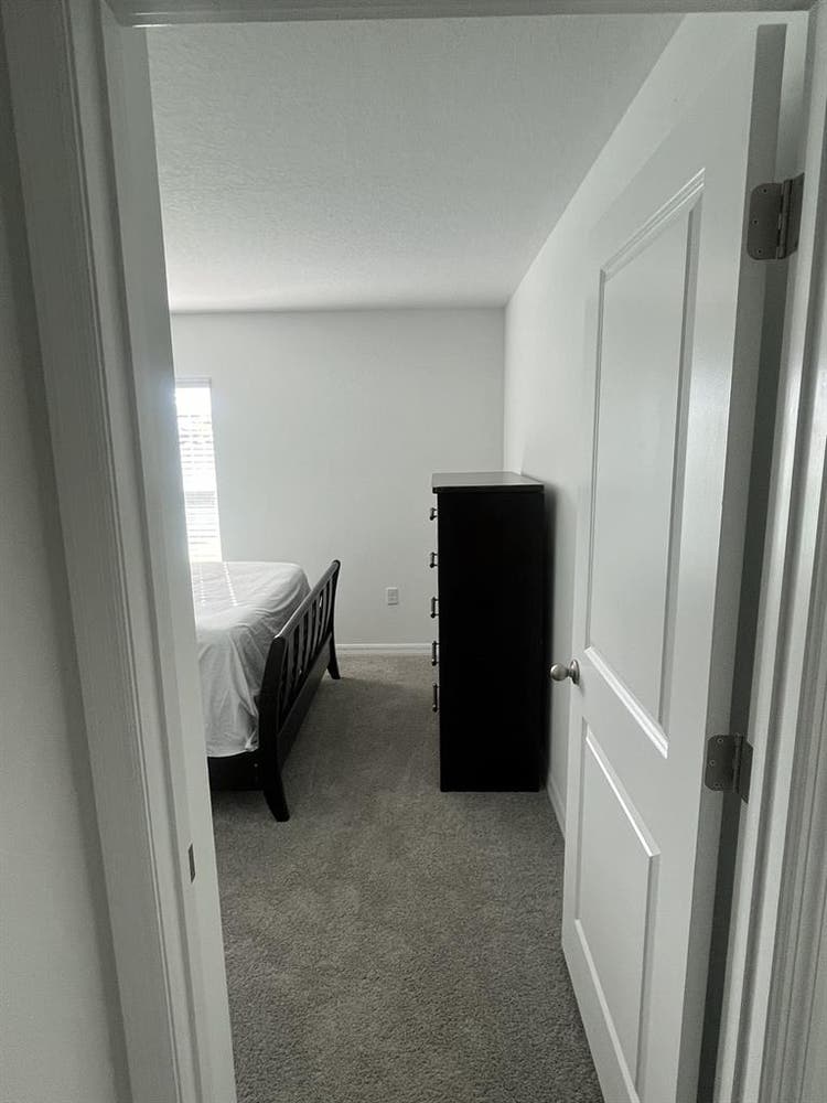 Private bedroom and bathroom rental