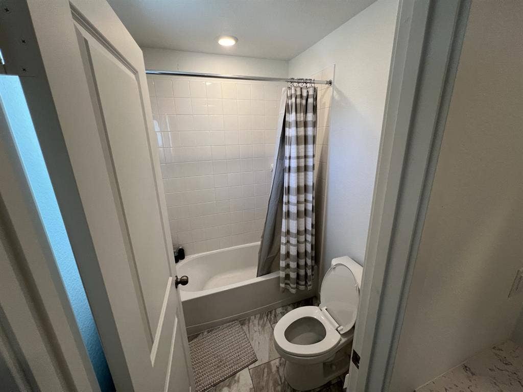 East Aurora Private Bed/Bath rent