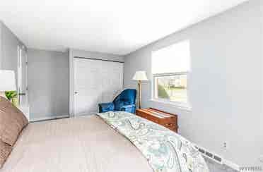 Share the apt w me! 5 min from UB