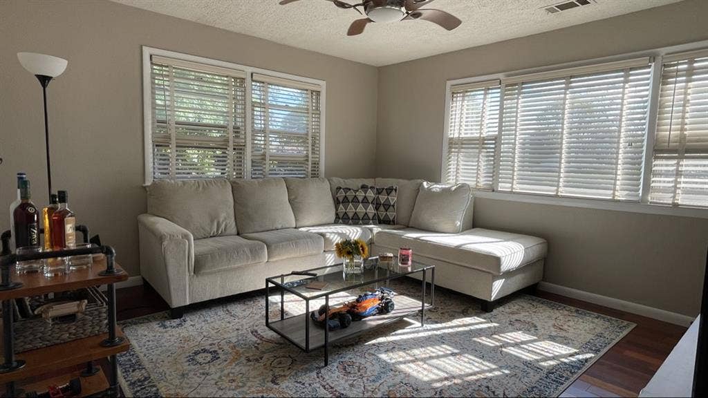 Room for rent at beach housee