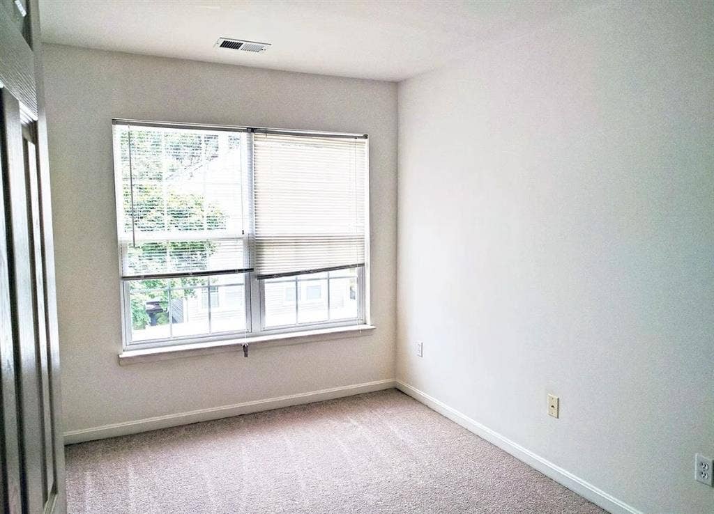 Beautiful room outside of Towson!