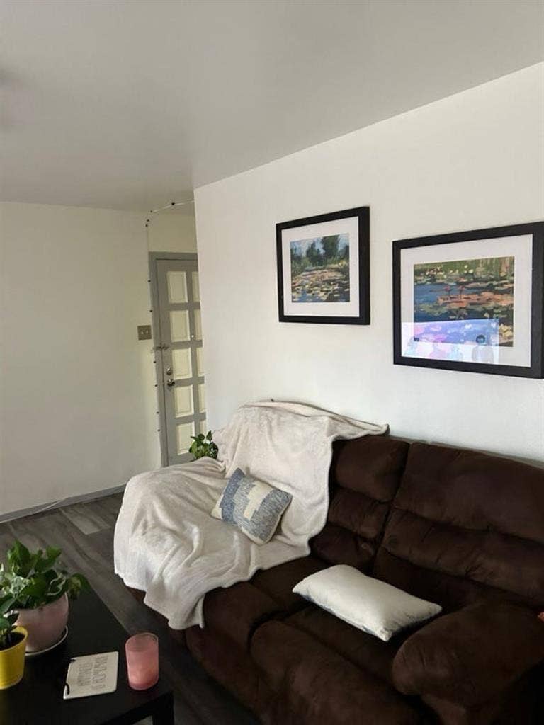 Furnished room. Location location