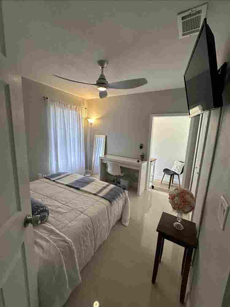 Two Rooms with independent entrance