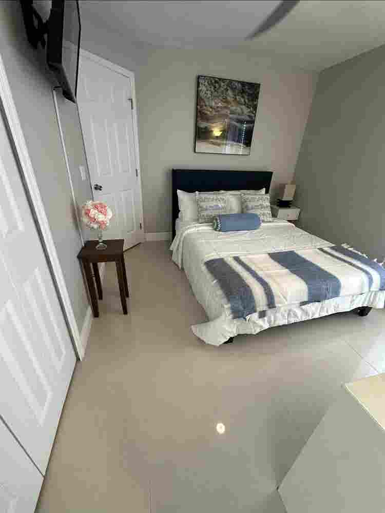 Two Rooms with independent entrance