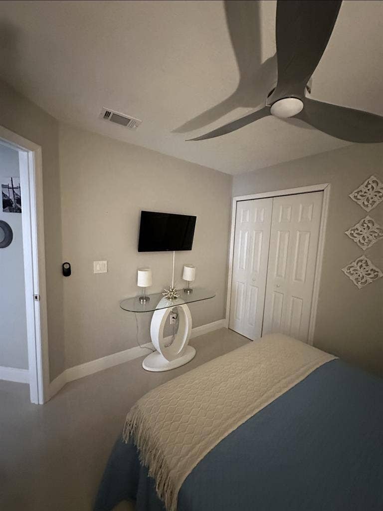 Two Rooms with independent entrance