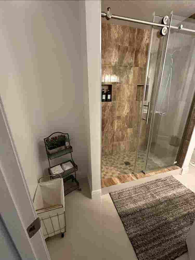 Two Rooms with independent entrance