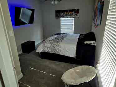 Modern Apt with a room for rent!🌴