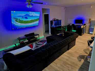 Modern Apt with a room for rent!🌴