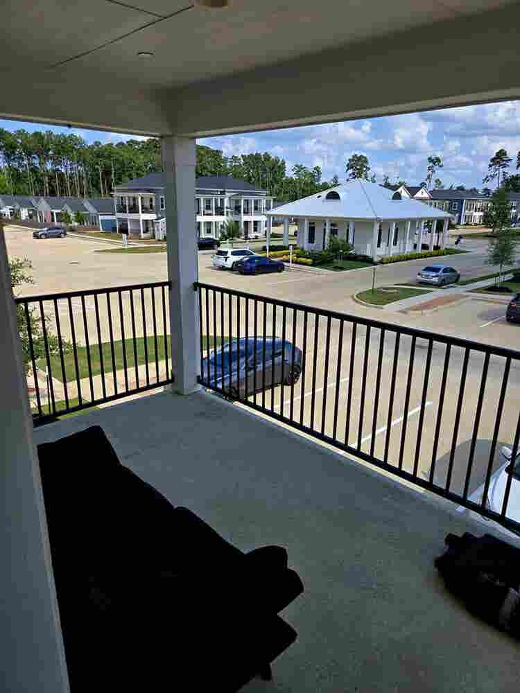 Modern Apt with a room for rent!🌴