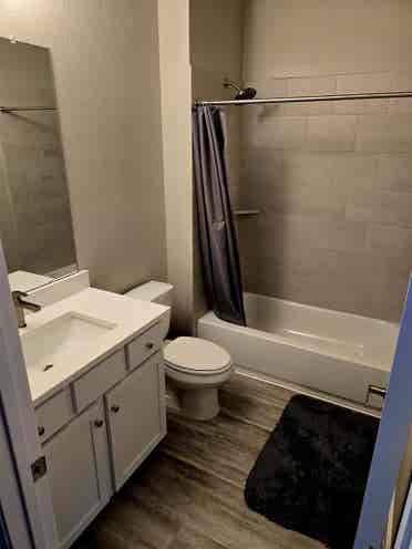Modern Apt with a room for rent!🌴
