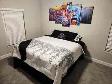 Modern Apt with a room for rent!🌴