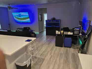 Modern Apt with a room for rent!🌴