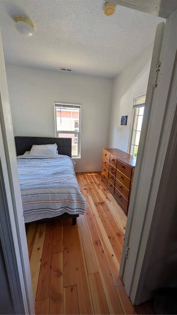 Silverton OR room for rent