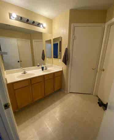 Private bedroom w/ shared bathroom