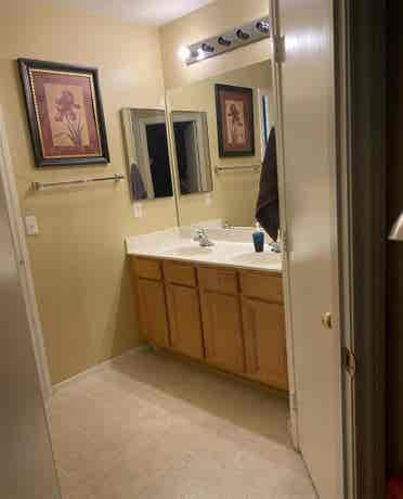 Private bedroom w/ shared bathroom