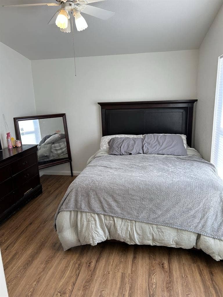2 rooms available
