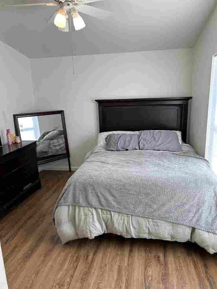 2 rooms available