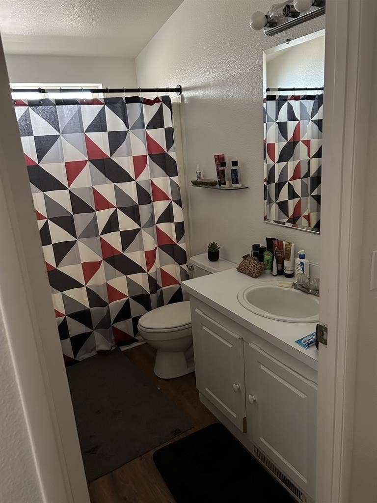 2 rooms available