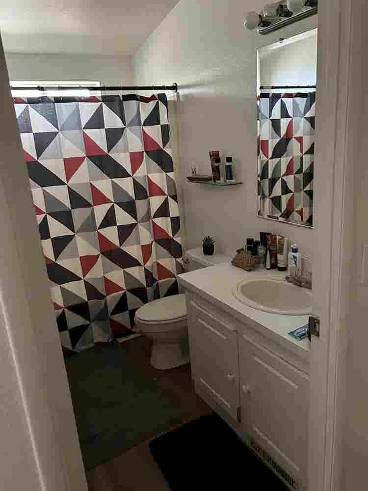 2 rooms available